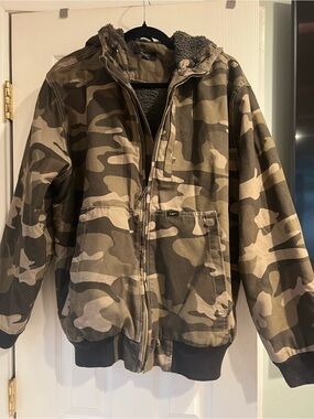 Lee Men's Camouflage Sherpa-Lined Hooded Jacket - Brown Camo. Size L